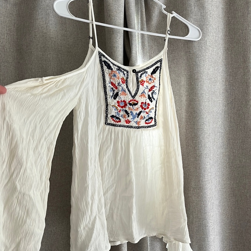 Womens boho shoulder cut out shirt